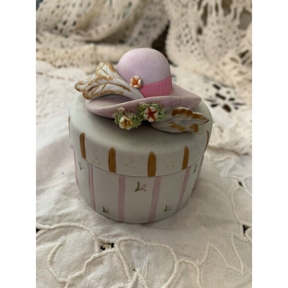 Vintage Enesco Trinket Box Porcelain  Hat Box With Flower, Feathers Gold Accents - Picture 12 of 12